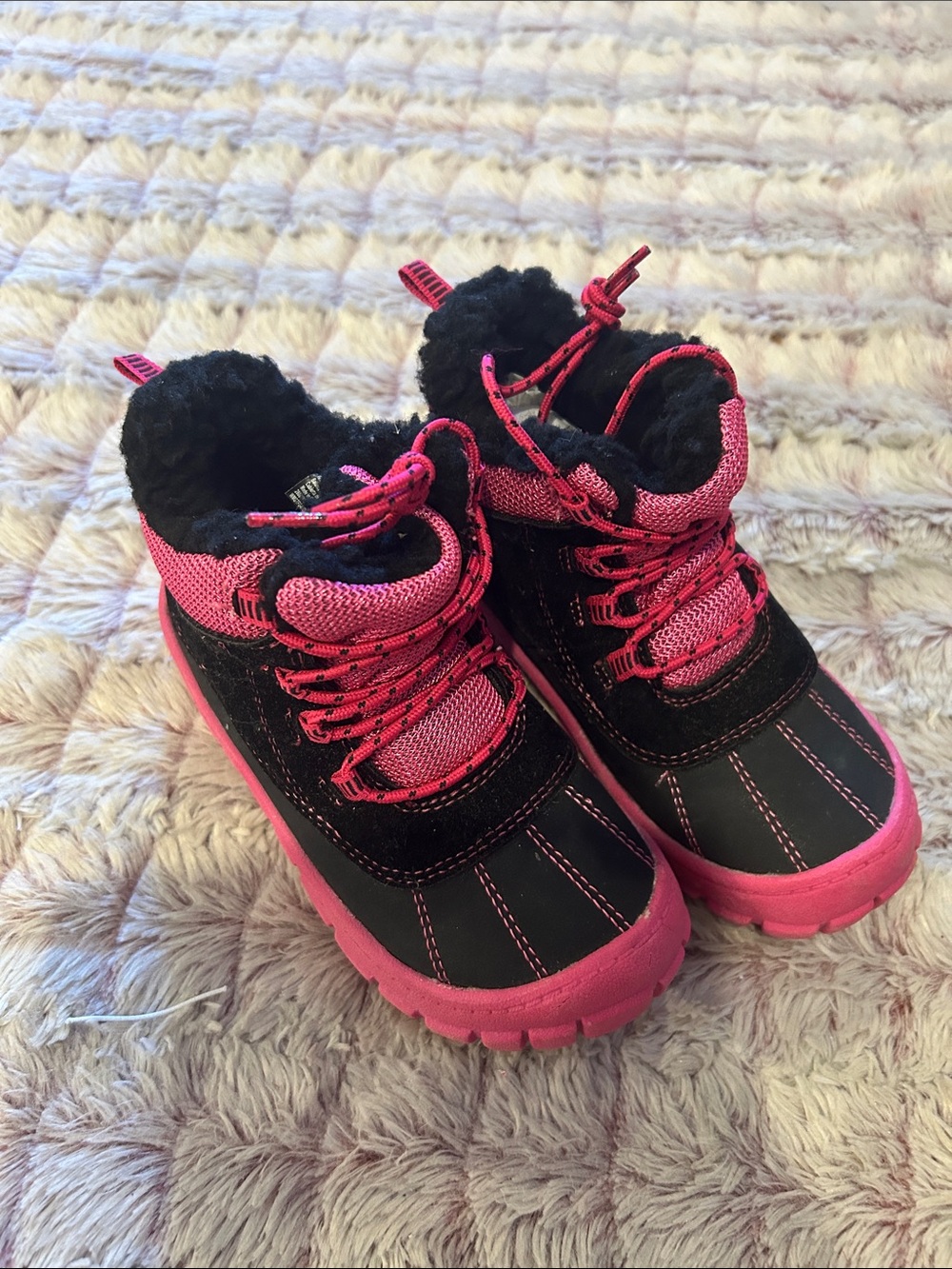 Faded Glory Black and Pink Kids Winter Boots size 11

C